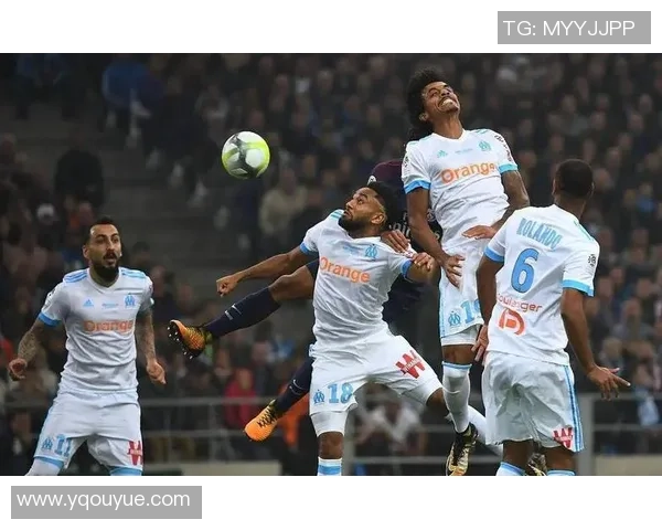 足球明星齐聚助威激情四溢为梦想拼搏加油打气展现无尽魅力与团队精神